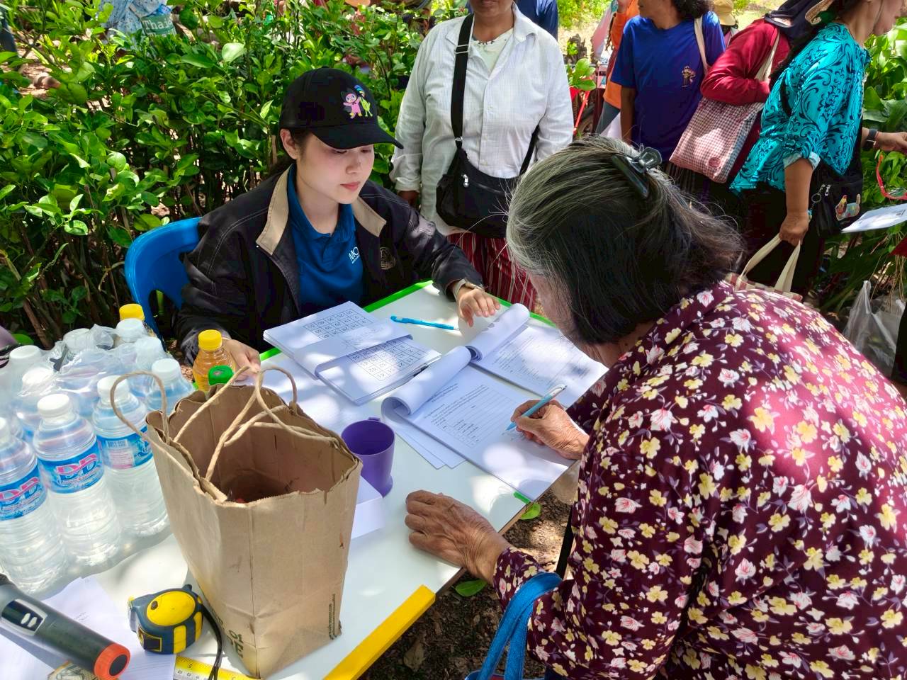 title - วันที่ 18 - 19 พฤษภาคม 2569 สำนักงานการปฏิรูปที่ดินจังหวัดอุบลราชธานีนายทินกร เพียภูเขียว ปฏิรูปที่ดินจังหวัดอุบลราชธานี มอบหมายให้กลุ่มยุทธศาสตร์ และการปฏิรูปที่ดิน มอบพันธุ์ต้นไม้ และวัสดุการเกษตร ให้กับเกษตรกรที่เข้าร่วมฝึกอบรมโครงการพัฒนาเกษตรกรรมยั่งยืน กิจกรรมพัฒนาเกษตรกรรมยั่งยืนในเขตปฏิรูปที่ดินจังหวัดอุบลราชธานี ปีงบประมาณ พ.ศ. 2569 และผู้นำเกษตรกรแปลงต้นแบบ
